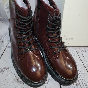 A NEW DAY WOMENS COMBAT BOOTS - NEW/ SIZE 7 (Color- WINE)